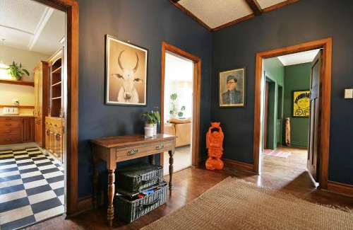 New Plymouth House | Pohutukawa House - New Plymouth Holiday Home