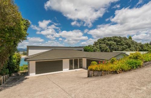Tairua House | Pohutukawa on Paku - Tairua Holiday Home