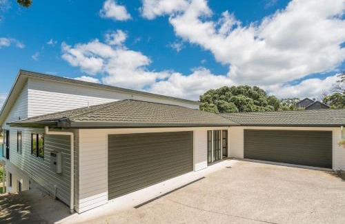 Tairua House | Pohutukawa on Paku - Tairua Holiday Home
