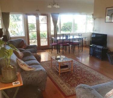 Haumoana Villa | Pohutukawa Villa