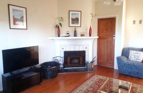 Haumoana Villa | Pohutukawa Villa