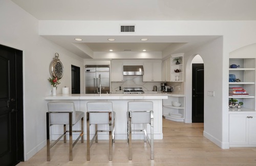 Corona del Mar House | Poinsettia Palms | Chic & Luxe Patio Near Beach
