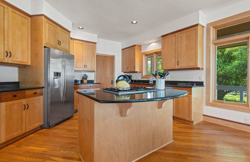 Manteo House | Point Break - BP25 | Hot tub | Firepit | Pool Table | Pet-Friendly