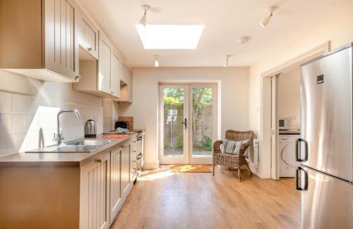 Holt House | Point Cottage