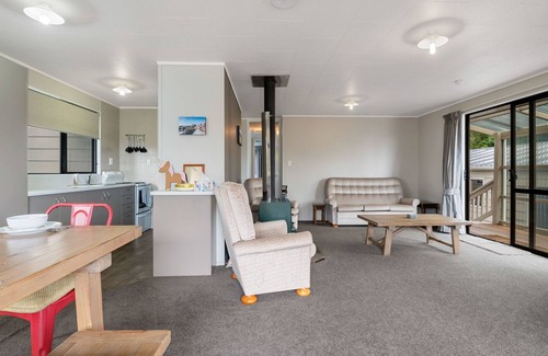 Rototai House | Point Retreat - Lake Rotoiti Holiday Home