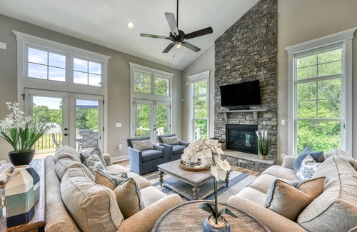 Livingston House | Pointe of View- Immaculate Waterfront Retreat, Firepit, & Amenities