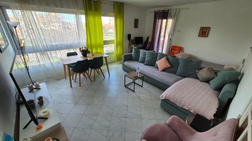 8th Arrondissement Apartment | Pointe Rouge à 2mn de la plage - avec petite vue mer