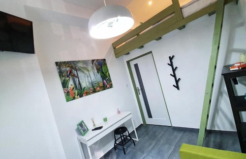 Katowice House | Pokój prywatny ze smartTV, NETFLIXem i antresolą