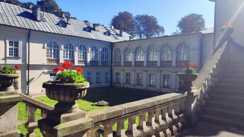 Balice Bed & Breakfast | Pokoje Gościnne Pałac w Balicach Instytut Zootechniki PIB