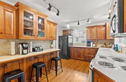 Winston - Salem House | Polo Comfort SunRoom, 3BR - WFU