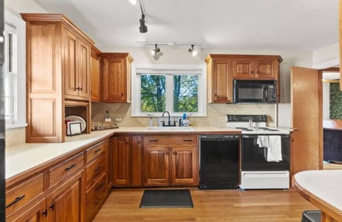Winston - Salem House | Polo Comfort SunRoom, 3BR - WFU
