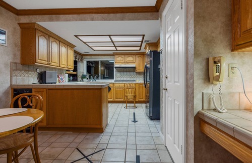 Simi Valley House | Poltergeist Movie House – Premium Stay with Pool, Hot Tub, Fire Pit & More
