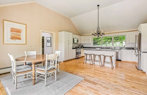West Hartford House | Pond, Pool, Mountain Views | Au Bout du Chemin