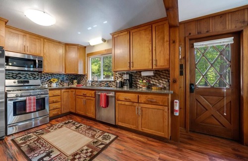 Twain Harte Cabin | Ponderosa Paradise, Bonus Studio, Arcade Cabin, Walk To Town, Entire Cabin