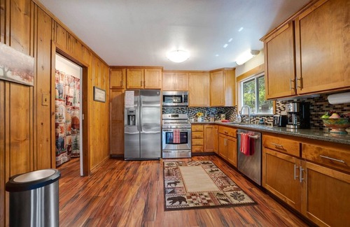 Twain Harte Cabin | Ponderosa Paradise, Bonus Studio, Arcade Cabin, Walk To Town, Entire Cabin