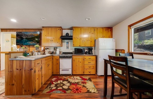 Twain Harte Cabin | Ponderosa Paradise, Bonus Studio, Arcade Cabin, Walk To Town, Entire Cabin