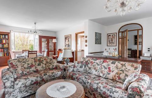 Nozanno Apartment | Ponte a Moriano Villa with Private Parking&Garden!