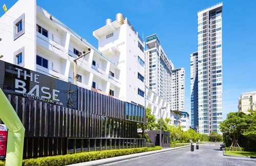 Bang Lamung Condo | Pony's Homestay -The Base Condo-