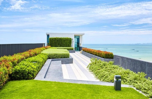 Bang Lamung Condo | Pony's Homestay -The Base Condo-