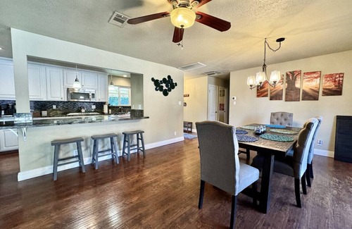 Diamond Springs House | Pool-2 King Beds-Hot Tub-Fire Place-Garage Parking