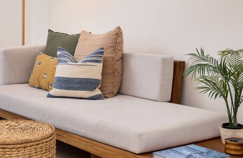 Central Oakland Park House | Pool and hot tub house near the beach! Central, big backyard, and dog friendly!