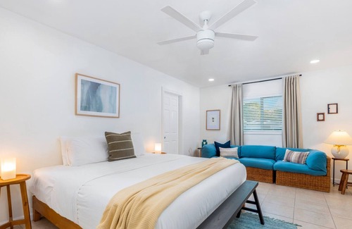 Central Oakland Park House | Pool and hot tub house near the beach! Central, big backyard, and dog friendly!