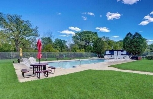 Brown Deer Condo | Pool Condo