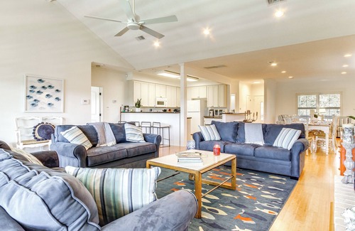 Shoreline Park House | Pool, Dock & Tennis Court: Home in Bay St Louis!