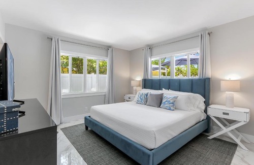 Lauderdale Beach House | Pool, game room, near beach