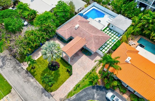 Lauderdale Beach House | Pool, game room, near beach