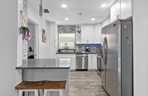 Forest City House | Pool+Grill+Huge yard+outdoor movies+Plenty parking space