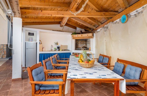 Loborika House | Pool, grill, WiFi, bicycles, billiards, dishwasher, washing machine