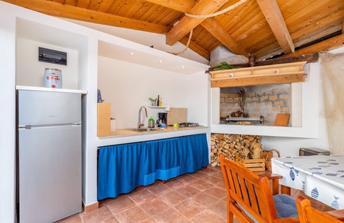 Loborika House | Pool, grill, WiFi, bicycles, billiards, dishwasher, washing machine