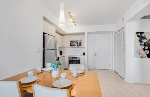Hallandale Beach Apartment | Pool + Gym Apartment w/Private Balcony