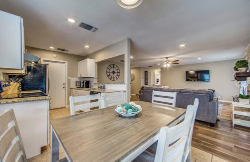 Heritage House | Pool Home: Thanksgiving Discounts - Book Now!