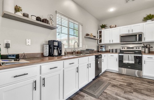 Gilbert House | *POOL*HOT TUB*GRILL*KING/QUEEN BEDS*