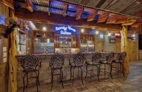 Johnson City House | Pool+Hot-Tub, Pickleball-Whiskey & Wine Room