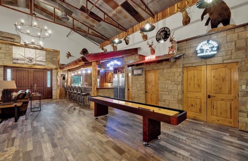 Johnson City House | Pool+Hot-Tub, Pickleball-Whiskey & Wine Room