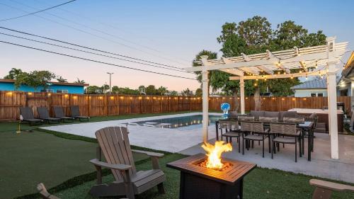 Deerfield Beach House | Pool Hot Tub Putting Green near Deerfield Beach Oasis on Fourth by AvantStay