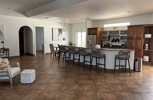 Vamo House | Pool house close to beaches, restaurants and amusement park