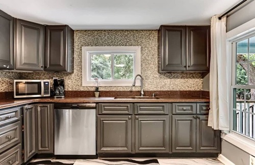 Montgomery House | Pool House! Sweet Sunny Retreat- Main House