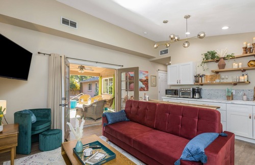 Gilbert House | POOL OASIS! Super Reviews! EV Charger/1BR King/Wash/Dryer/Kitchenette/Sleeps 4