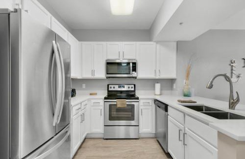 Fort Walton Beach - Destin Apartment | Pool Paradise with 75" TV in The Palms of Destin