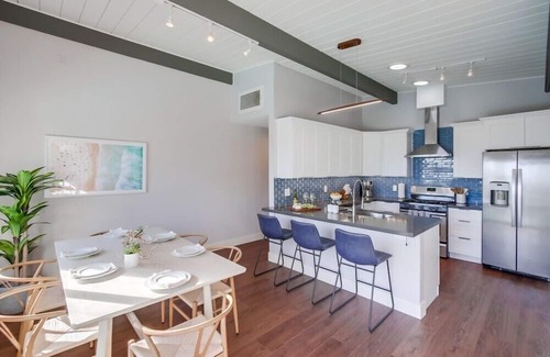 La Jolla Mesa House | POOL * Remodeled Single Level House * Ocean & City Views