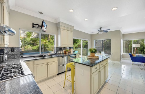La Sierra House | Pool & Spa- An amazing house in the heart of Inland Empire- Disneyland 5/3 Home