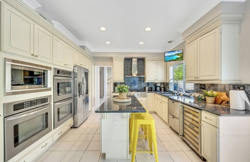 La Sierra House | Pool & Spa- An amazing house in the heart of Inland Empire- Disneyland 5/3 Home