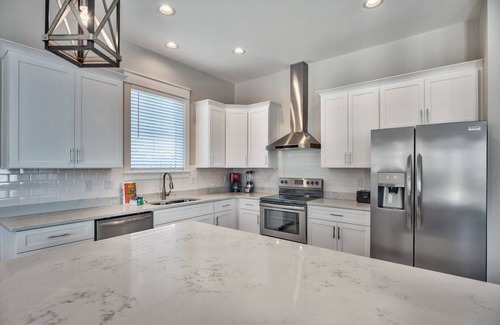 Crystal Shores House | Pool, Spa, Games, LSV, Pet-Friendly - Kings Court