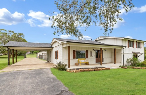 Oakhurst House | Pool Table, Fireplace, Patio, Office