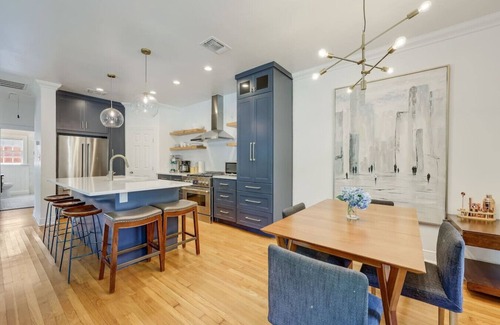 Hancock Apartment | Pool & Vibes, Relaxing and Fun!