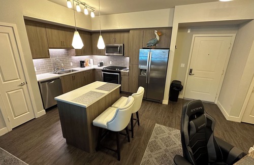 Irvine Business Complex Apartment | Pool view upscale 2bedroom apartment with new furniture and appliances